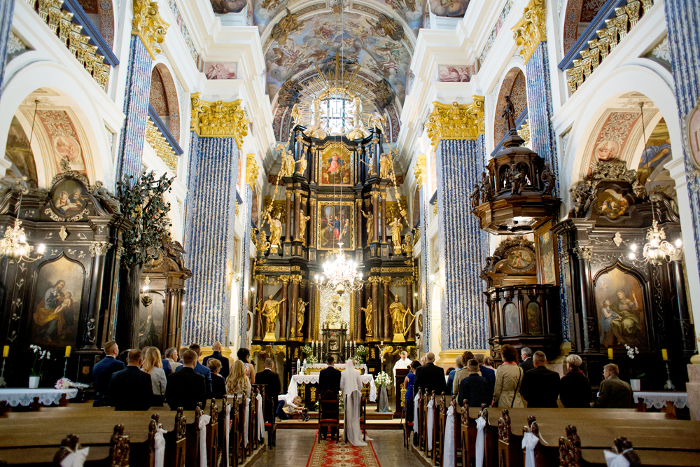 PRAKTYCZNY PORADNIK NA UDANE ZDJĘCIA ŚLUBNE Z KOŚCIOŁA (zdjęcie 2)