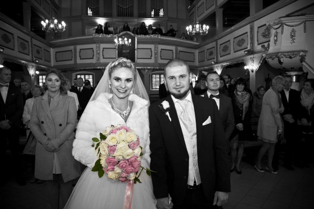 PRAKTYCZNY PORADNIK NA UDANE ZDJĘCIA ŚLUBNE Z KOŚCIOŁA (zdjęcie 11)
