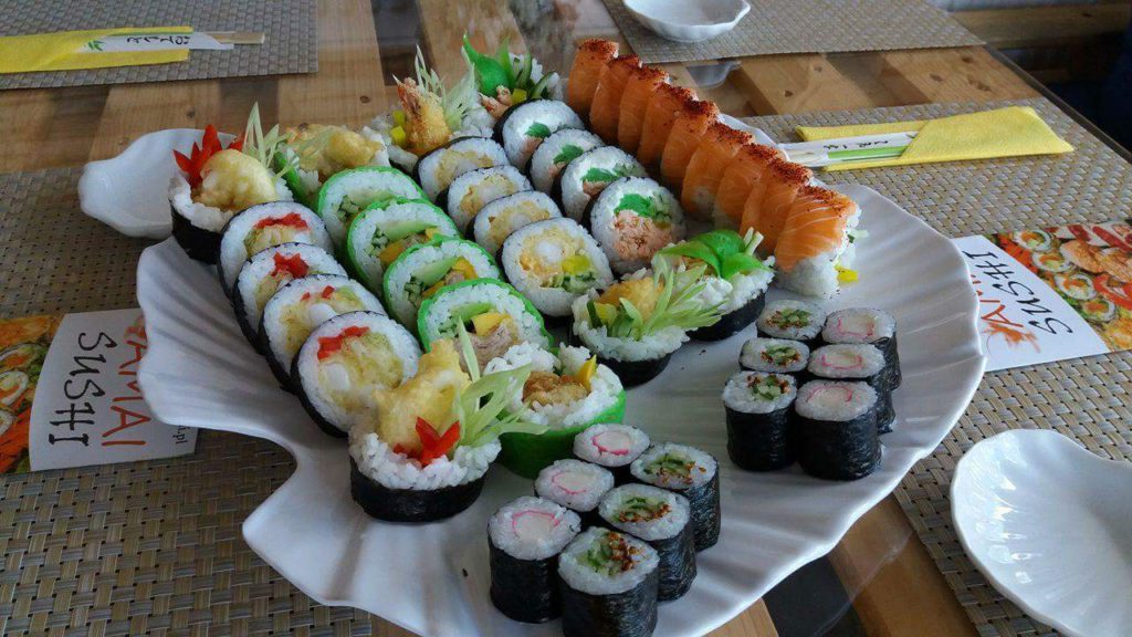 SUSHI NA WESELNYM STOLE- MODA CZY FANABERIA? (zdjęcie 2)
